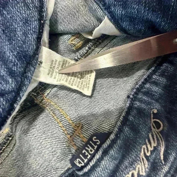 American Eagle Outfitters Blue Jean Stretch Shorts Size 4 - Picture 3 of 4